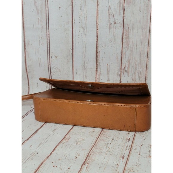 Fossil Structured Leather Handbag - Picture 10 of 11